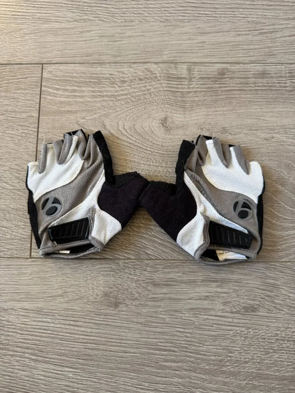 Bontrager Women's Body Geometry Grail Cycling Gloves Small inform